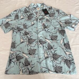 Levi’s Camper Shirt Men’s Size Large Relaxed Shirt Sleeves NWT